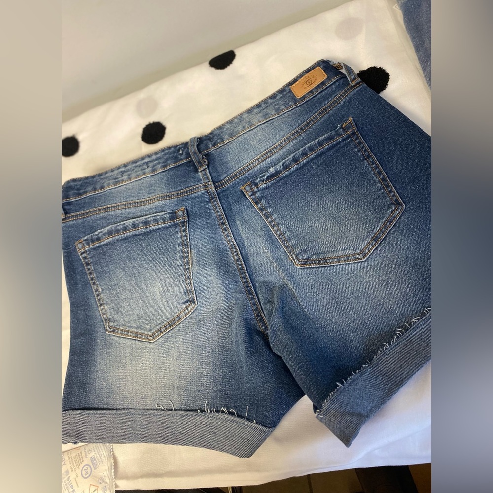 Mid Rise Shorts - Picture 5 of 5